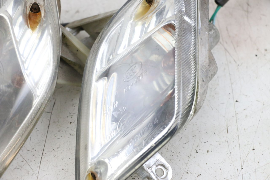 photo de CLIGNOTANT ARRIERE SYM FIDDLE 2 50 (2008 - 2013) - Autre angle de vue