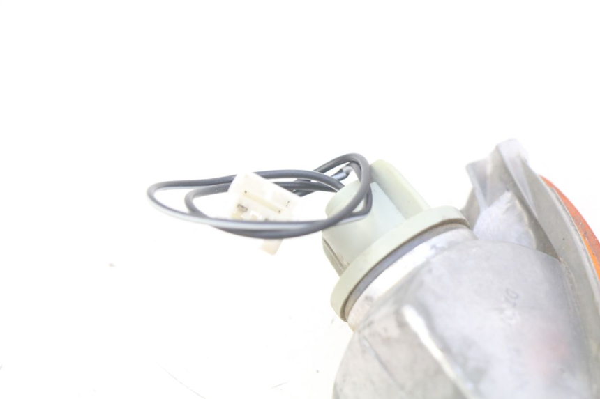 photo de CLIGNOTANT ARRIERE PIAGGIO FLY 100 (2006 - 2010) - Autre angle de vue