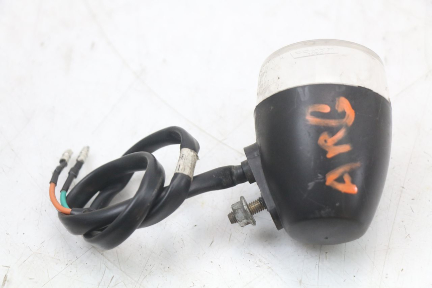 photo de CLIGNOTANT ARRIERE GAUCHE KYMCO AGILITY 4T 50 (2018 - 2022) - Gros plan technique