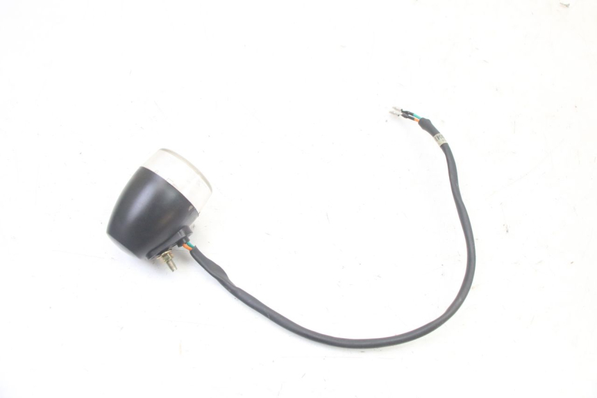 photo de CLIGNOTANT ARRIERE GAUCHE KYMCO AGILITY 4T 50 (2005 - 2018) - Gros plan technique