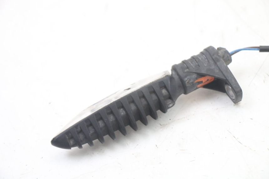 photo de CLIGNOTANT ARRIERE GAUCHE BMW S RR ABS S1000RR 1000 (2015 - 2018) - Autre angle de vue