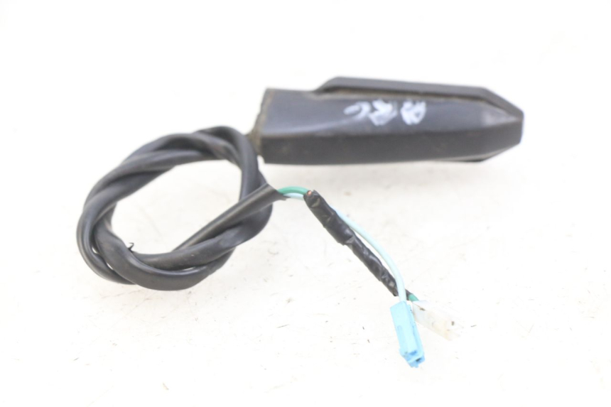 photo de CLIGNOTANT ARRIERE GAUCHE HONDA CB R 1000 (2018 - 2023) - Gros plan technique