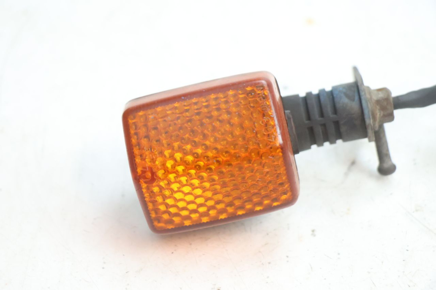 photo de CLIGNOTANT ARRIERE GAUCHE HONDA CB TWO FIFTY 250 (1991 - 2002) - Détail de la pièce