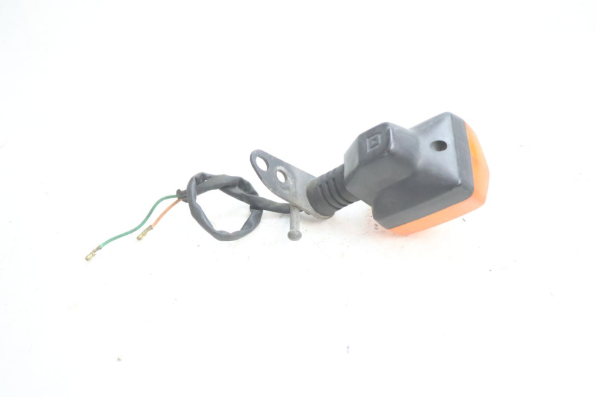 photo de CLIGNOTANT ARRIERE GAUCHE HONDA CB TWO FIFTY 250 (1991 - 2002) - Points de fixation