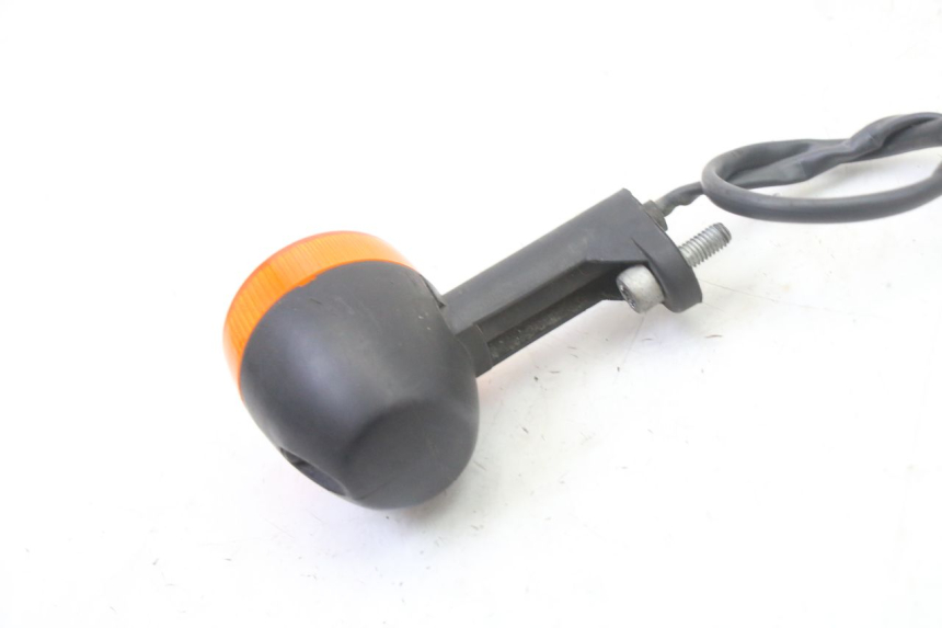 photo de CLIGNOTANT ARRIERE GAUCHE APRILIA CLASSIC 125 (1995 - 2001) - Gros plan technique