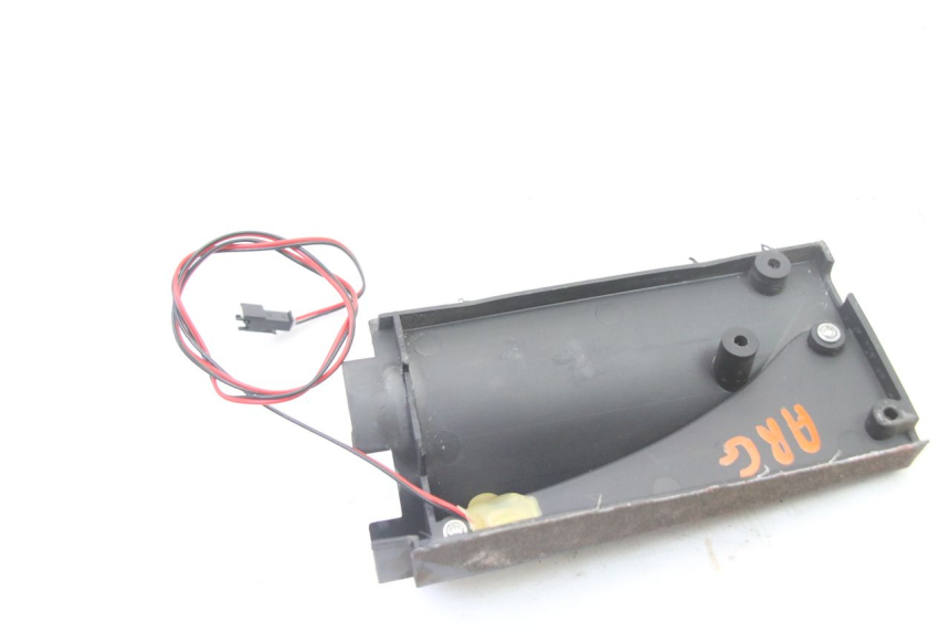 photo de CLIGNOTANT ARRIERE GAUCHE URBANGLIDE E-CROSS PRO 1 - Gros plan technique