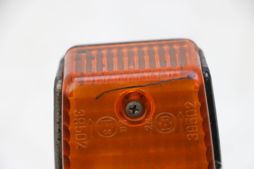 photo de CLIGNOTANT ARRIERE GAUCHE YAMAHA FJ 36Y 1100 (1984 - 1985) - Autre angle de vue