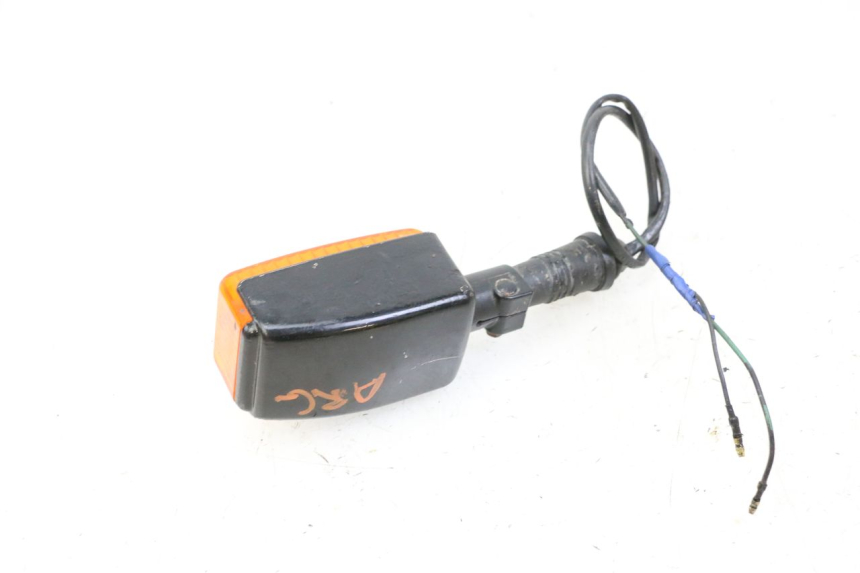 photo de CLIGNOTANT ARRIERE GAUCHE YAMAHA FJ 36Y 1100 (1984 - 1985) - Gros plan technique