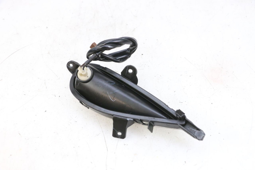 photo de CLIGNOTANT ARRIERE GAUCHE MBK FLIPPER 115 (2013 - 2017) - Gros plan technique