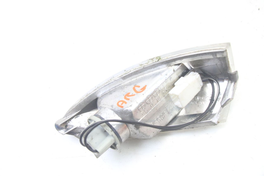 photo de CLIGNOTANT ARRIERE GAUCHE PIAGGIO FLY 2T 50 (2004 - 2017) - Autre angle de vue