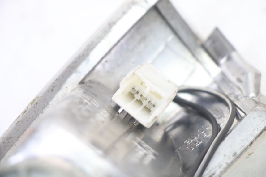 photo de CLIGNOTANT ARRIERE GAUCHE PIAGGIO FLY 2T 50 (2004 - 2017) - Vue d’ensemble