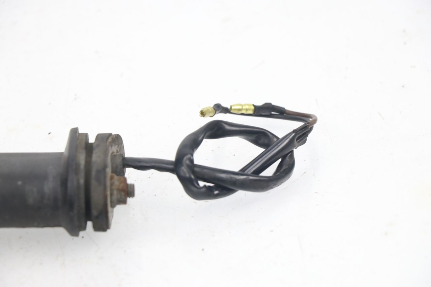 photo de CLIGNOTANT ARRIERE GAUCHE YAMAHA FZS FAZER 600 (1998 - 2001) - Gros plan technique