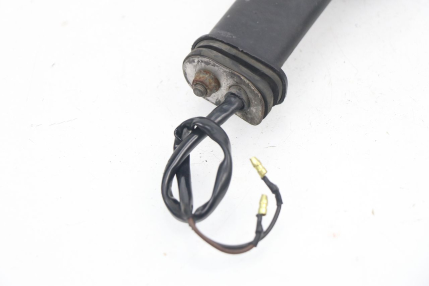 photo de CLIGNOTANT ARRIERE GAUCHE YAMAHA FZS FAZER 600 (1998 - 2001) - Points de fixation