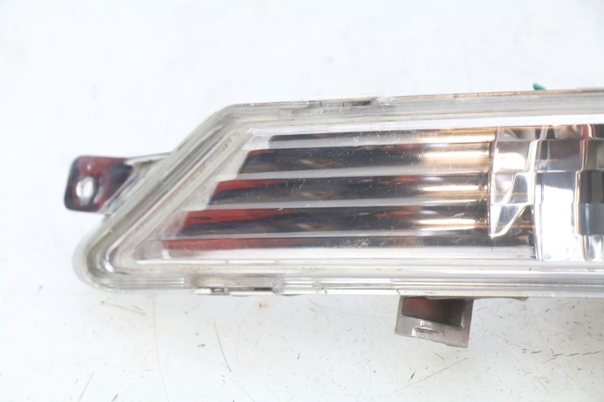 photo de CLIGNOTANT ARRIERE GAUCHE PEUGEOT GEOPOLIS 400 (2007 - 2013) - Gros plan technique