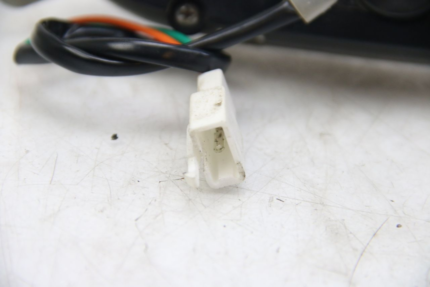 photo de CLIGNOTANT ARRIERE GAUCHE JM MOTORS GT LINE 4T 50 (2021 - 2023) - Gros plan technique