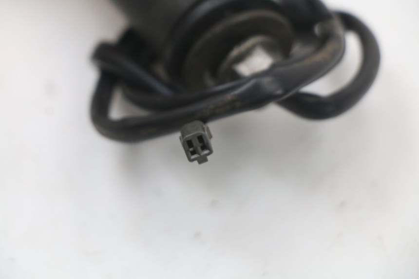 photo de CLIGNOTANT ARRIERE GAUCHE SUZUKI GZ MARAUDER 125 (1998 - 2004) - Points de fixation