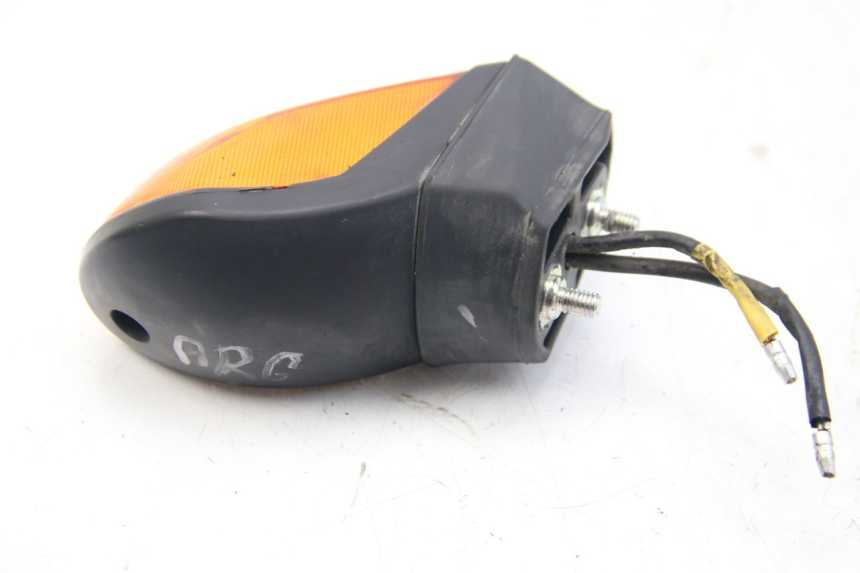 photo de CLIGNOTANT ARRIERE GAUCHE YAMAHA HW XENTER 125 (2011 - 2017) - Gros plan technique
