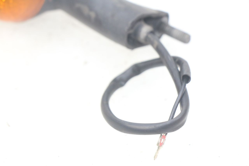 photo de CLIGNOTANT ARRIERE GAUCHE PEUGEOT LUDIX 50 (2008 - 2017) - Gros plan technique