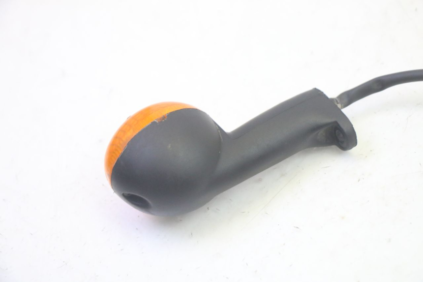 photo de CLIGNOTANT ARRIERE GAUCHE PEUGEOT LUDIX 50 (2005 - 2007) - Autre angle de vue