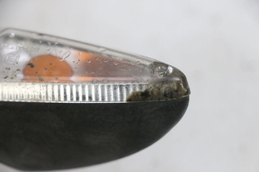 photo de CLIGNOTANT ARRIERE GAUCHE PIAGGIO NEW TYPHOON 50 (2018 - 2021) - Gros plan technique