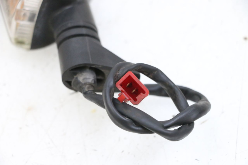 photo de CLIGNOTANT ARRIERE GAUCHE PIAGGIO NEW TYPHOON 50 (2018 - 2021) - Gros plan technique