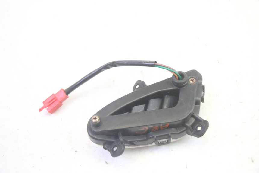 photo de CLIGNOTANT ARRIERE GAUCHE JM MOTORS OLDIES GT 4T 50 (2018 - 2025) - Autre angle de vue