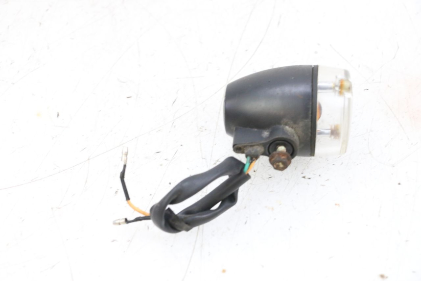 photo de CLIGNOTANT ARRIERE GAUCHE SYM ORBIT 2 50 (2008 - 2014) - Gros plan technique