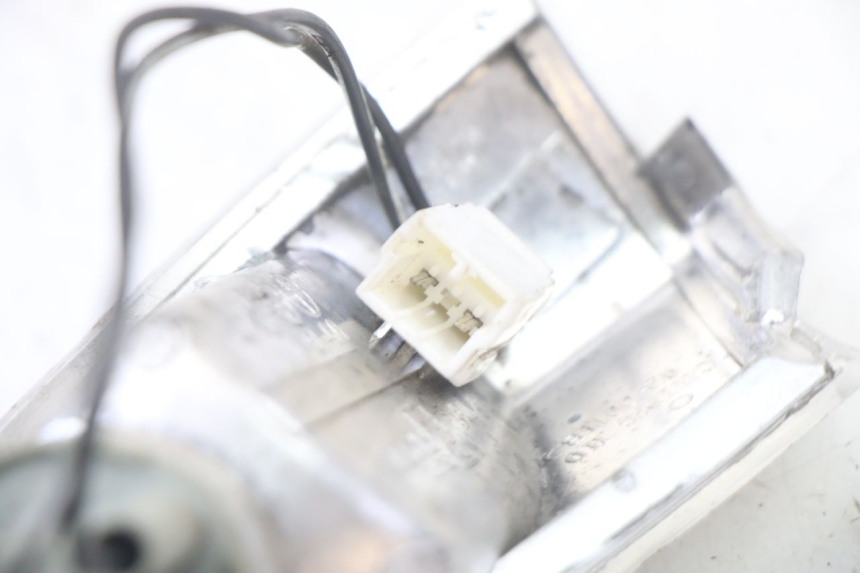 photo de CLIGNOTANT ARRIERE GAUCHE PIAGGIO FLY 2T 50 (2004 - 2017) - Vue d’ensemble