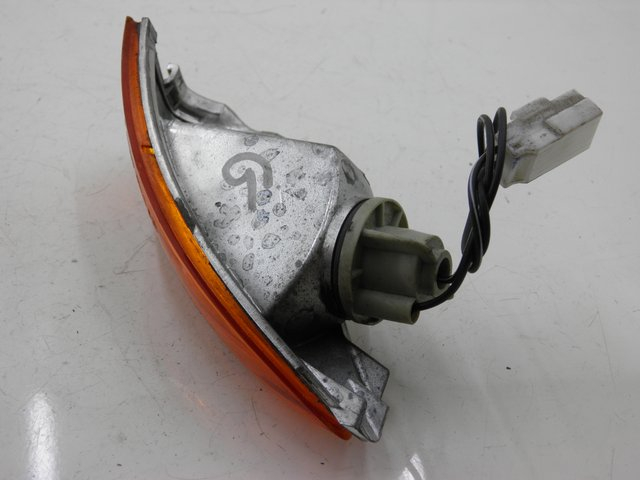 photo de CLIGNOTANT ARRIERE GAUCHE PIAGGIO FLY 100 (2006 - 2010) - Détail de la pièce