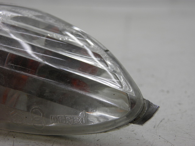 photo de CLIGNOTANT ARRIERE GAUCHE PIAGGIO LIBERTY 2T 50 (2004 - 2008) - Autre angle de vue