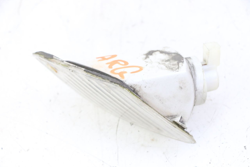 photo de CLIGNOTANT ARRIERE GAUCHE PIAGGIO VESPA GRANTURISMO 200 (2004 - 2005) - Autre angle de vue