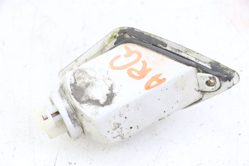 photo de CLIGNOTANT ARRIERE GAUCHE PIAGGIO VESPA GRANTURISMO 200 (2004 - 2005) - Gros plan technique