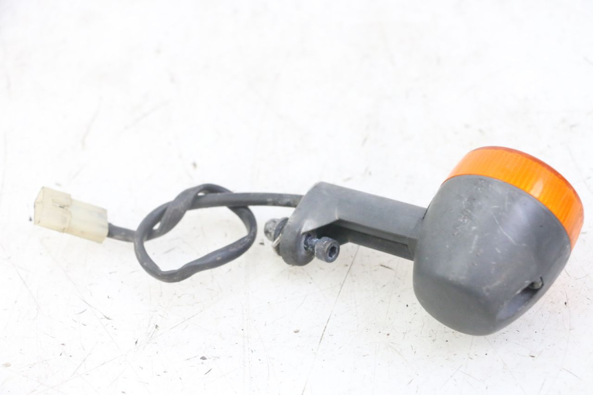 photo de CLIGNOTANT ARRIERE GAUCHE APRILIA RALLY AC 50 (1995 - 2004) - Gros plan technique