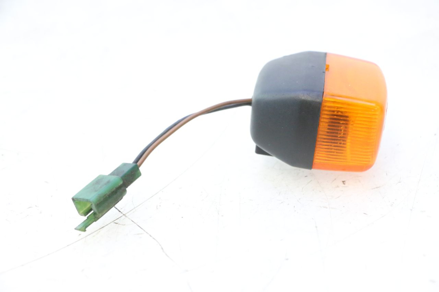 photo de CLIGNOTANT ARRIERE GAUCHE YAMAHA SLIDER 50 (1999 - 2004) - Autre angle de vue