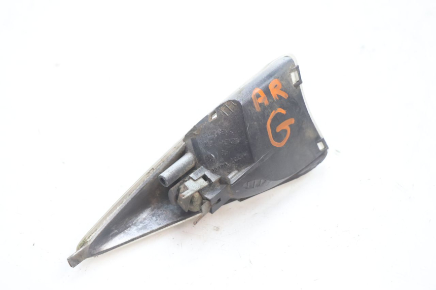 photo de CLIGNOTANT ARRIERE GAUCHE PEUGEOT SPEEDFIGHT LC 50 (1996 - 2002) - Autre angle de vue