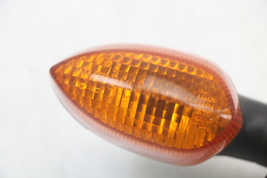 photo de CLIGNOTANT ARRIERE GAUCHE YAMAHA TDM ABS 900 (2002 - 2014) - Zoom état d’usage