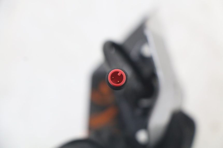 photo de CLIGNOTANT ARRIERE GAUCHE DUALTRON TOGO PLUS 1 - Points de fixation