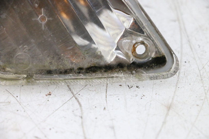 photo de CLIGNOTANT ARRIERE GAUCHE PIAGGIO VESPA GTS SUPER IE 125 (2009 - 2016) - Gros plan technique