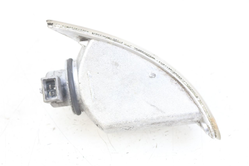 photo de CLIGNOTANT ARRIERE GAUCHE PIAGGIO VESPA LXV 125 (2006 - 2009) - Autre angle de vue