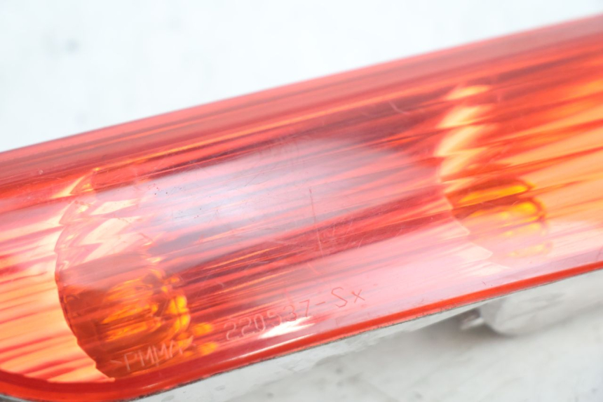 photo de CLIGNOTANT ARRIERE GAUCHE PIAGGIO X8 STREET 125 (2006 - 2007) - Zoom état d’usage