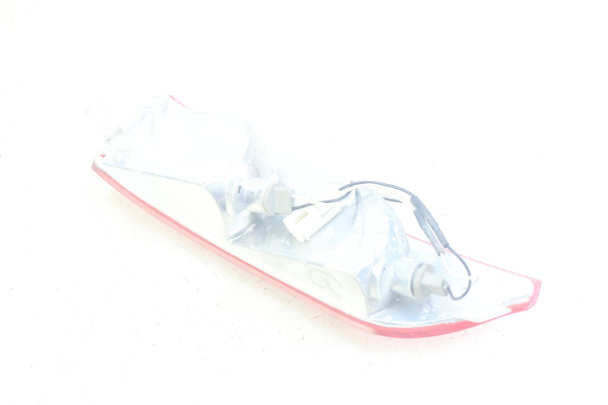 photo de CLIGNOTANT ARRIERE GAUCHE PIAGGIO X8 125 (2004 - 2007) - Autre angle de vue