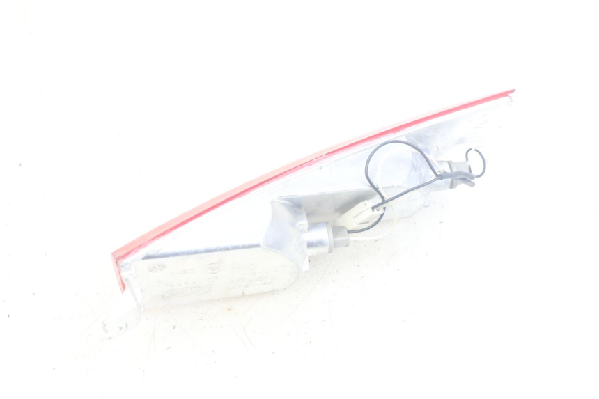 photo de CLIGNOTANT ARRIERE GAUCHE PIAGGIO X8 125 (2004 - 2007) - Gros plan technique