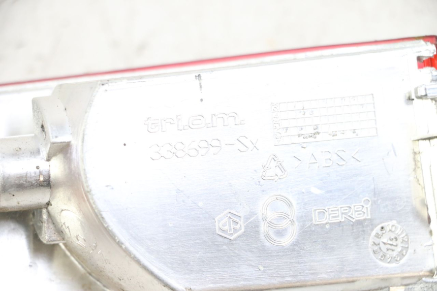 photo de CLIGNOTANT ARRIERE GAUCHE PIAGGIO X8 125 (2004 - 2007) - Détail de la pièce