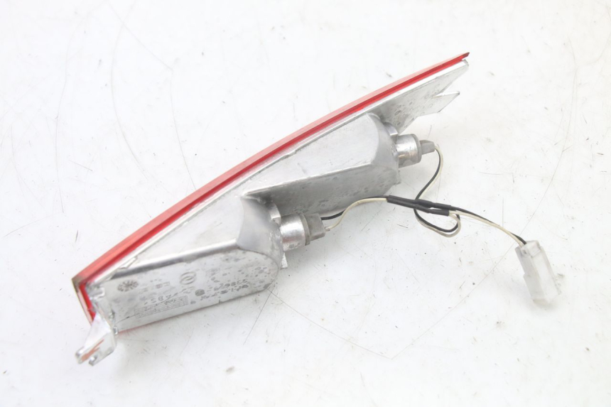 photo de CLIGNOTANT ARRIERE GAUCHE PIAGGIO XEVO - X EVO 125 (2007 - 2017) - Gros plan technique