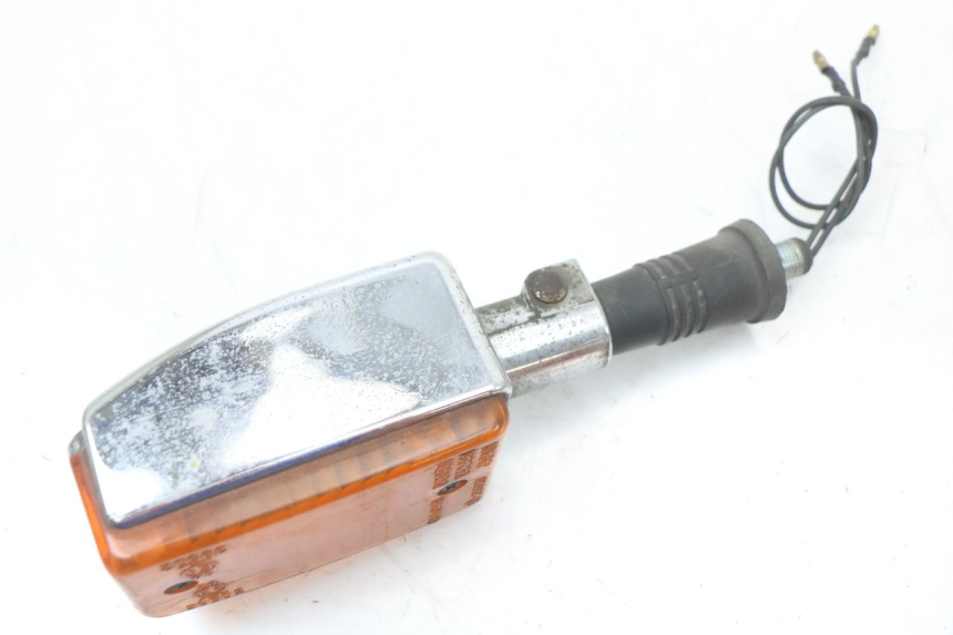 photo de CLIGNOTANT ARRIERE GAUCHE YAMAHA XJ F 900 (1983 - 1994) - Autre angle de vue