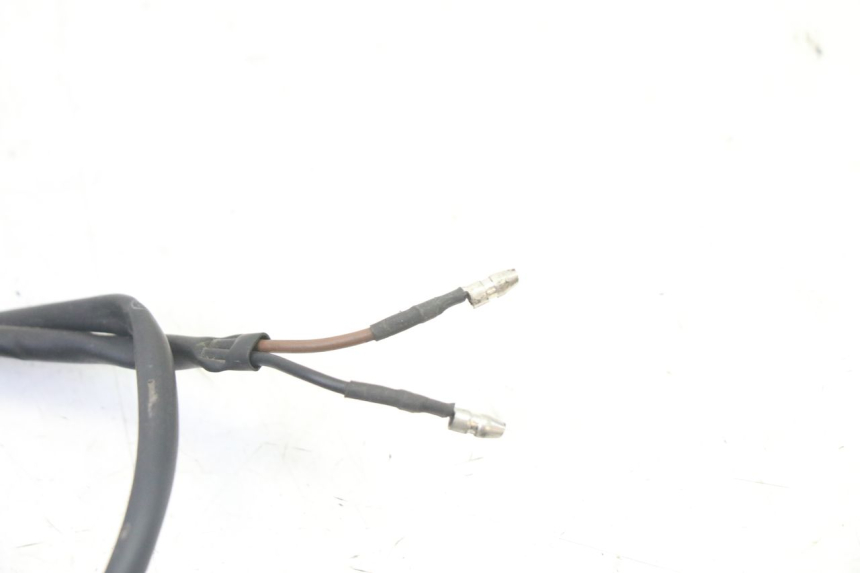 photo de CLIGNOTANT ARRIERE GAUCHE YAMAHA XJ6 ABS 600 (2008 - 2016) - Gros plan technique