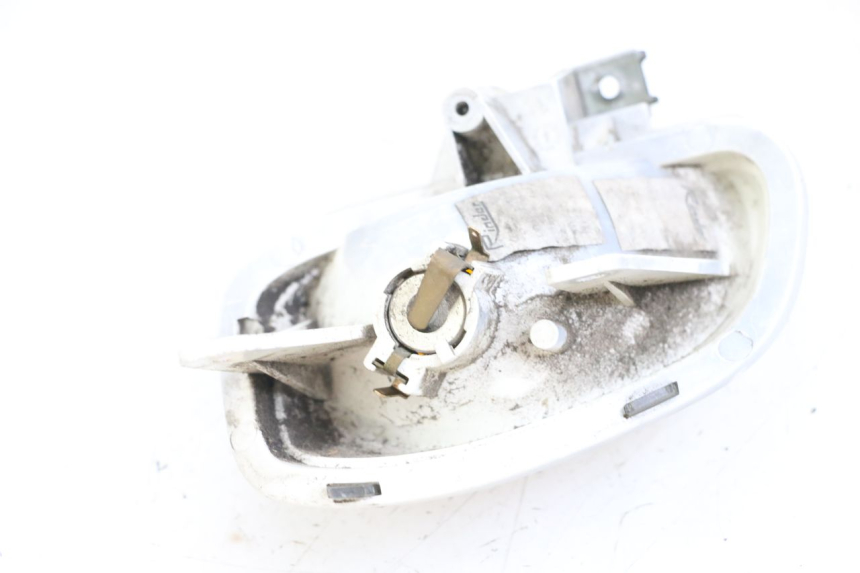 photo de CLIGNOTANT ARRIERE GAUCHE YAMAHA YN NEO'S 50 (1997 - 2004) - Autre angle de vue