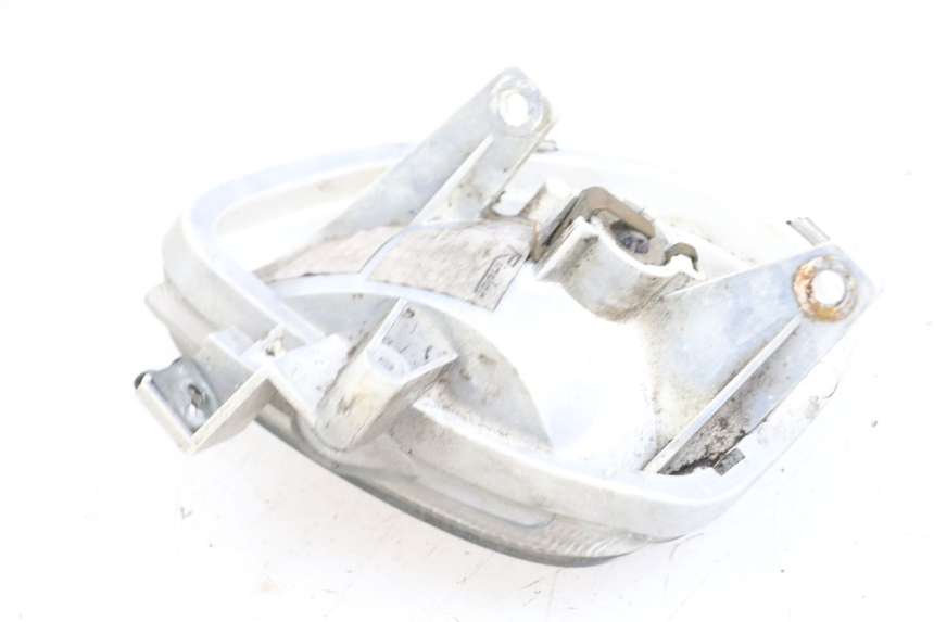 photo de CLIGNOTANT ARRIERE GAUCHE YAMAHA YN NEO'S 50 (1997 - 2004) - Gros plan technique