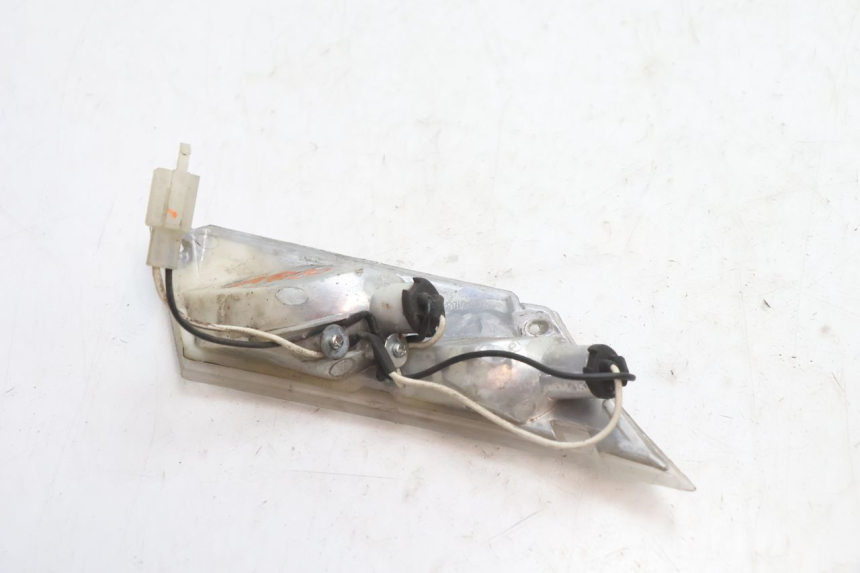 photo de CLIGNOTANT ARRIERE GAUCHE PIAGGIO ZIP 2T 50 (2009 - 2019) - Autre angle de vue
