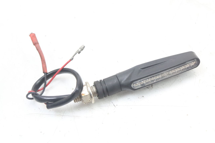 photo de CLIGNOTANT ARRIERE SUZUKI GS F 500 (2004 - 2007) - Vue d’ensemble